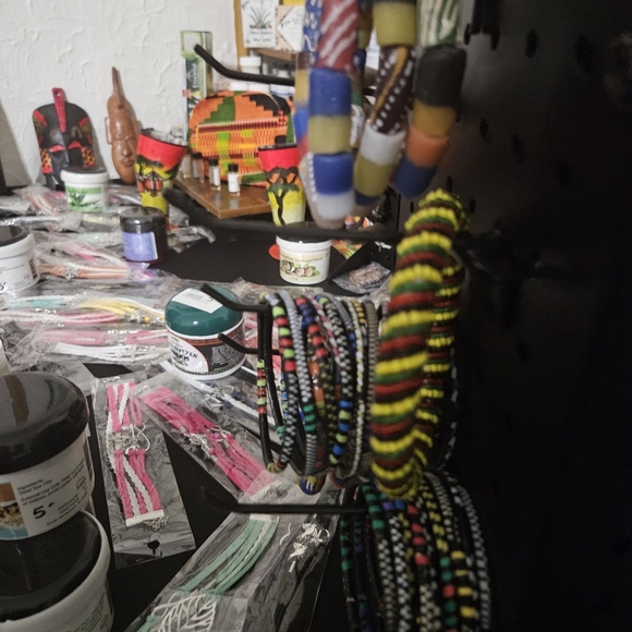 Various Cultural pieces for Sale - Picture 4 of 16